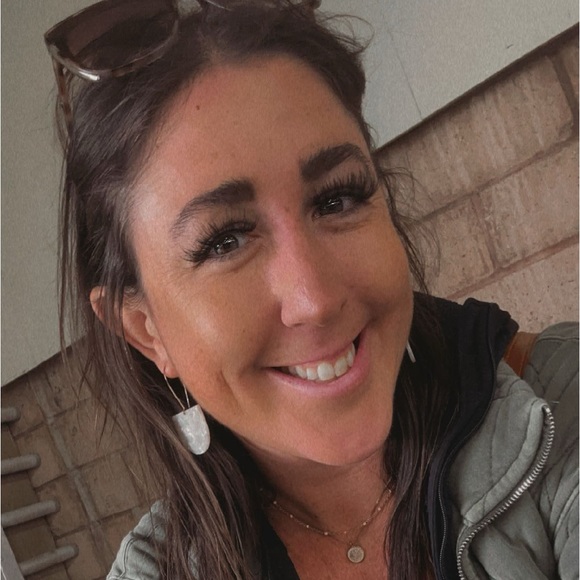 Poshmark profile picture for @robot